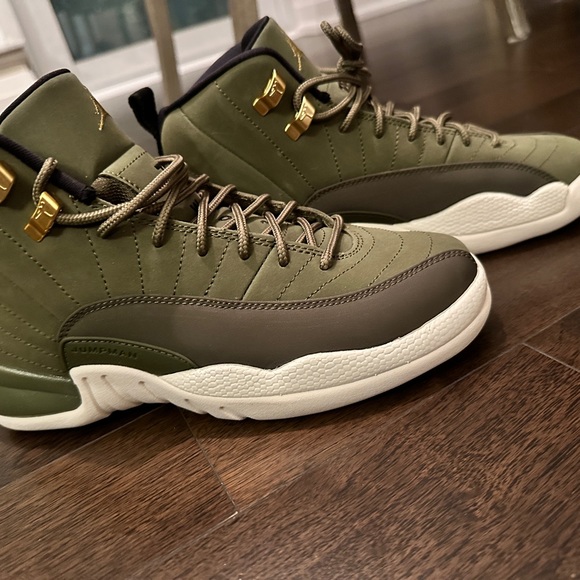 Nike Air Jordan 12 Retro
Chris Paul Class of 2003 - Picture 3 of 5